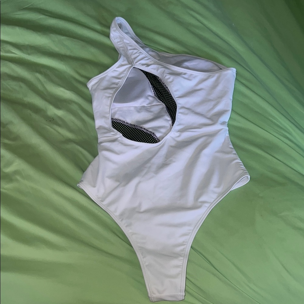 Stylish One Piece Swimsuit one shoulder - White and Black - Picture 6 of 8